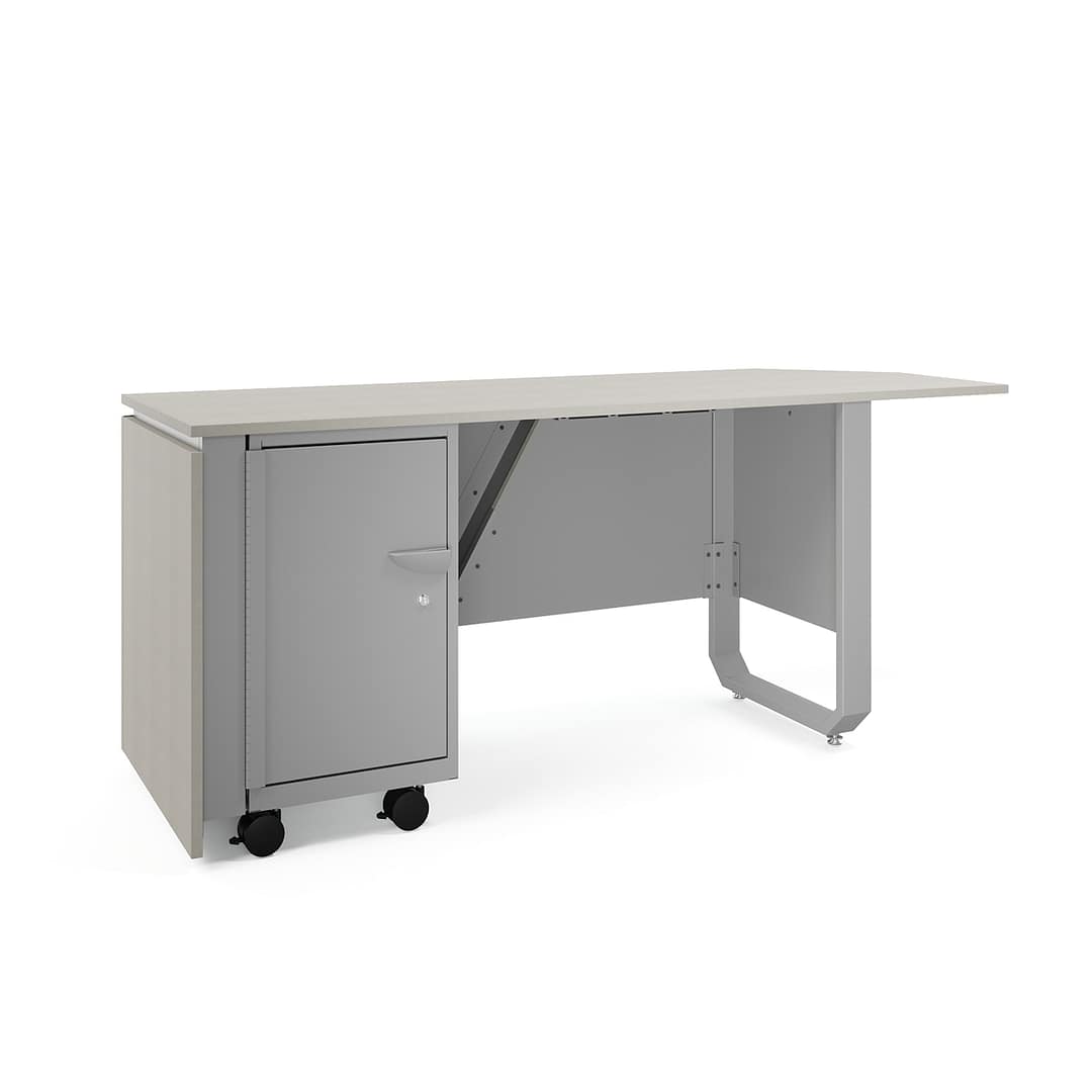Motum® Teacher Desk 72