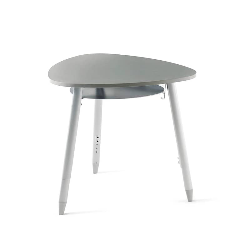 Flowform Round Triangle Table